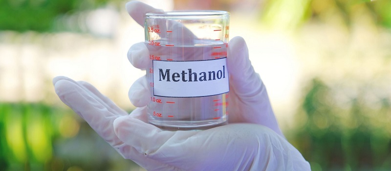 Methanol có thể nhiễm qua đường hô hấp hoặc tiếp xúc qua da